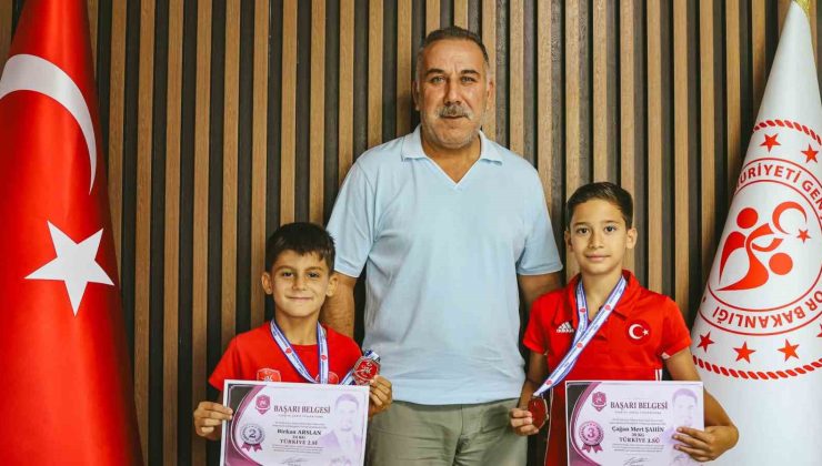 Türkiye derecesi yapan minik güreşçiler milli takım kampına gidiyor