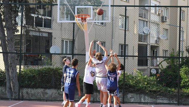 Yenilenen basketbol sahasına Efe İbrikoğlu’nun adı verildi