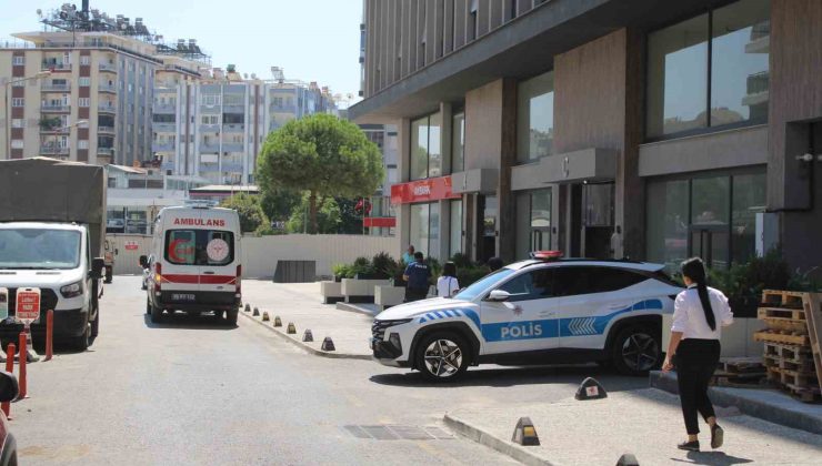 Apartmanın merdivenlerinden düşen yaşlı adam hastanelik oldu
