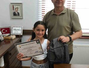 Aydın’da minik kütüphane kaşifleri belgelerini aldı