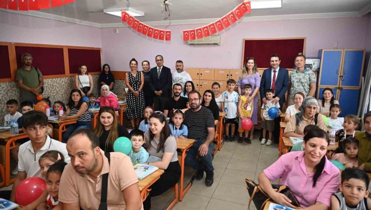 Aydın’da okula ilk adım atan minikler yalnız kalmadı