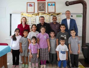 Başkan Yetişkin’den minik öğrencilere ilk gün sürprizi