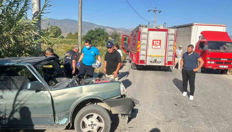 Bozdoğan’da otomobil, kamyonla çarpıştı: 1 yaralı