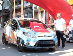 Buharkent’te yarış, ’seremonik start’ ile başladı