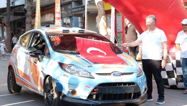 Buharkent’te yarış, ’seremonik start’ ile başladı
