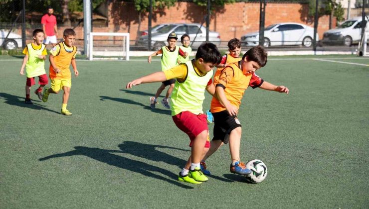 Efeler’de çocuklar için futbol kursu kayıtları başladı