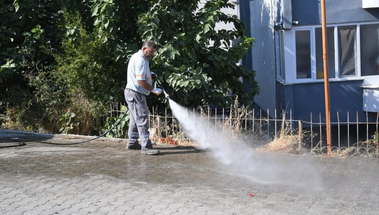 Kuşadası Belediyesi ekipleri ilçede çalışmalarını sürdürüyor