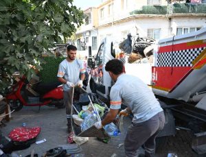 Kuşadası’nda sokağa hurda ve atık bırakanlara zabıta müdahalesi