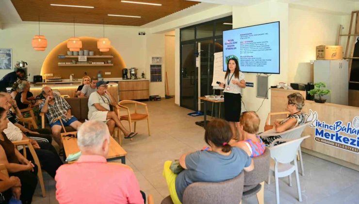 Kuşadası’nda yaşlı çınarlara sağlıklı gıda tüketimi anlatıldı