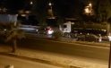 Motosikletiyle bariyerlere çarpan genç ağır yaralandı