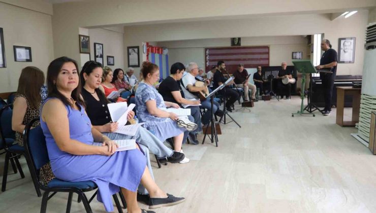 Nazilli’nin 42 yıllık korosu yeni döneme başladı