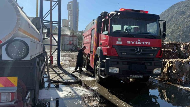 Söke’deki kağıt fabrikası yangınına itfaiyeden hızlı müdahale