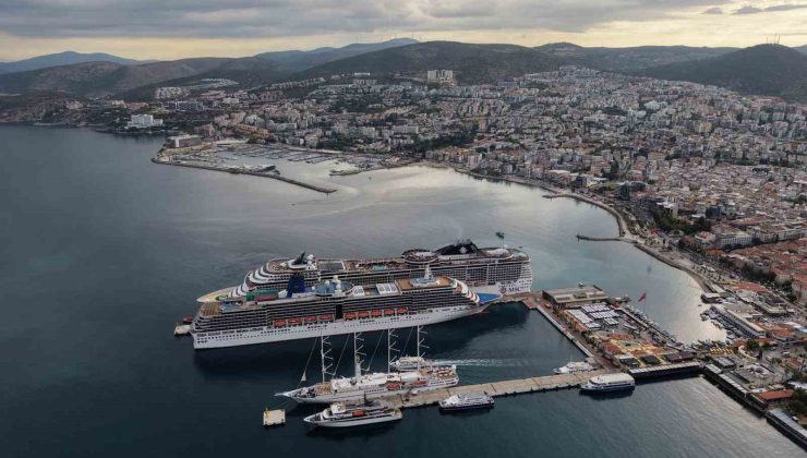 Kuşadası’na 4 kruvaziyerle 6 bin turist geldi